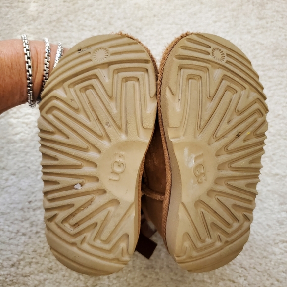 Uggs Kids Shearling Bow Boots.  Size 7 (Girls) - Picture 14 of 14